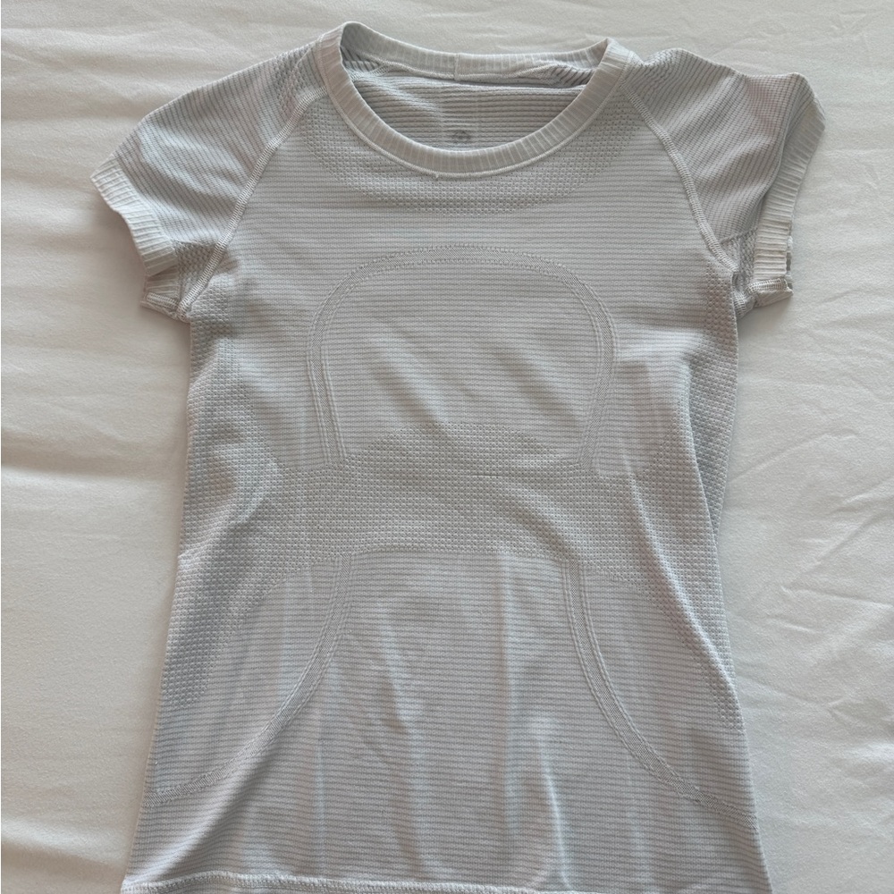 lululemon athletica Heather Gray Short Sleeve Top